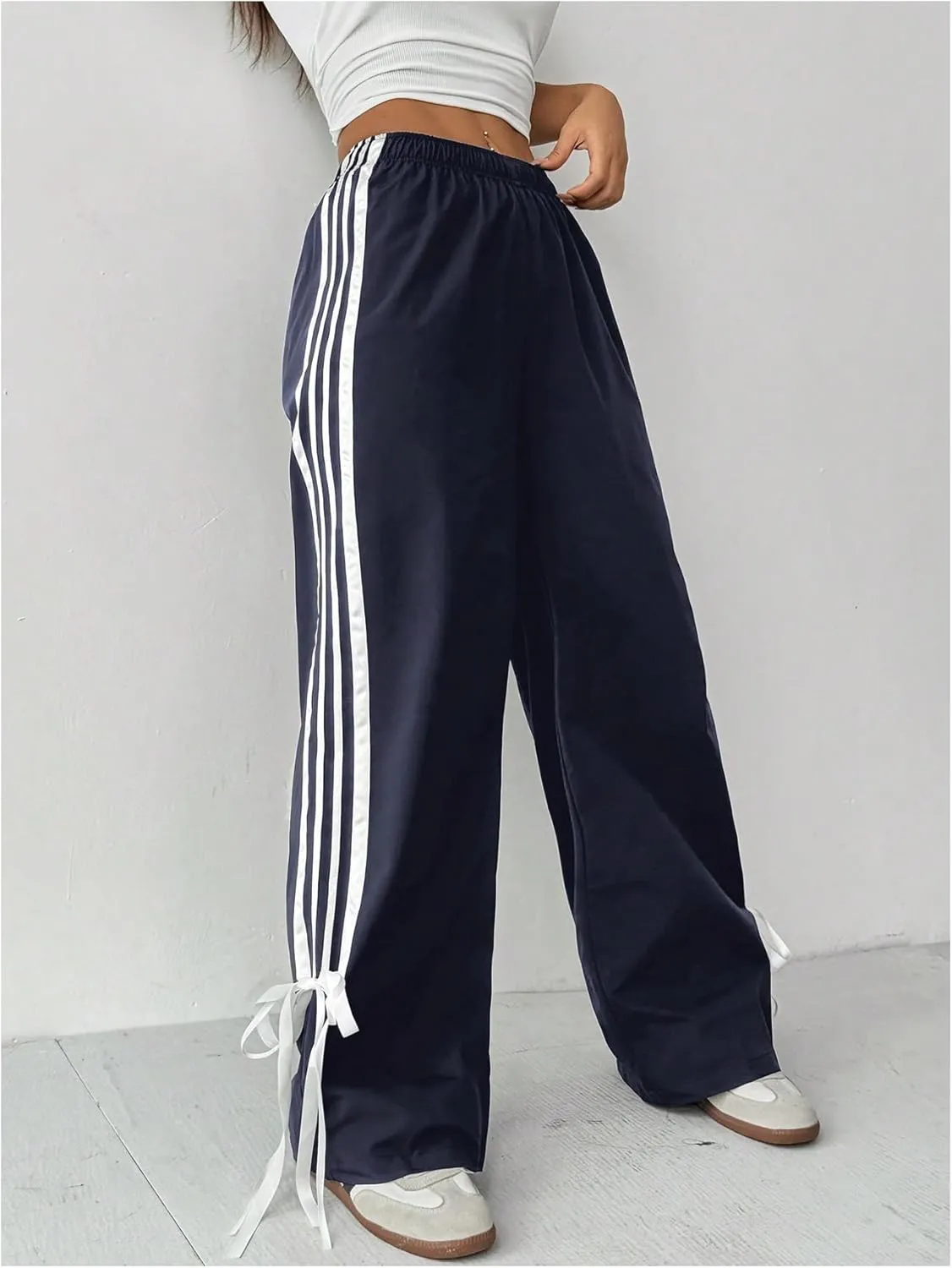 WDIRARA Women's Petite Side Striped Bowknot Track Pants Elastic Waist Wide Leg Baggy Sweatpants Streetwear